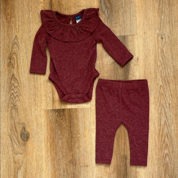 Old Navy Other - Old Navy ⭐️ Maroon Baby Outfit 0-3 months
